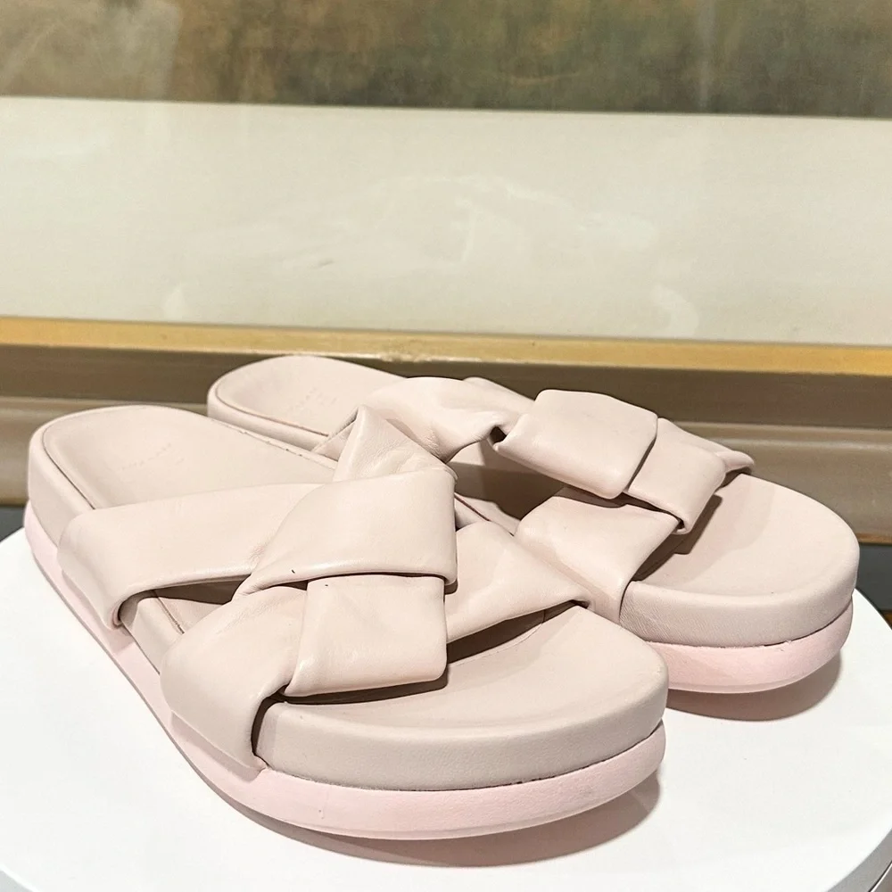 🌸PURE DONNA KARAN🌸 Berke Crisscross Platform Sandal Size: 6.5